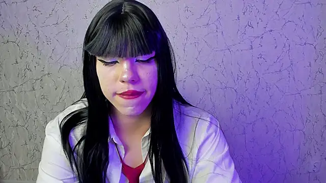 Madison_dolly Show in webcam