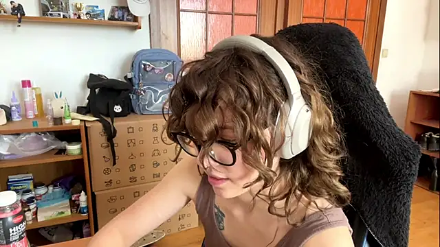 PillowPeachX's Webcam Show