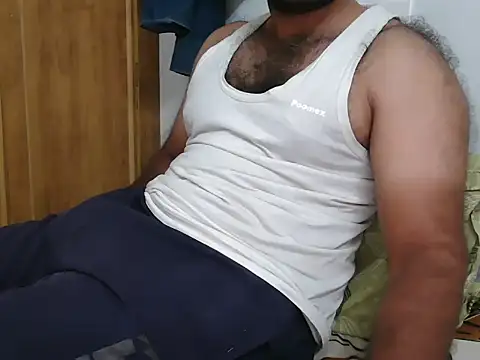 Tamil_Kishore_28 Show in webcam