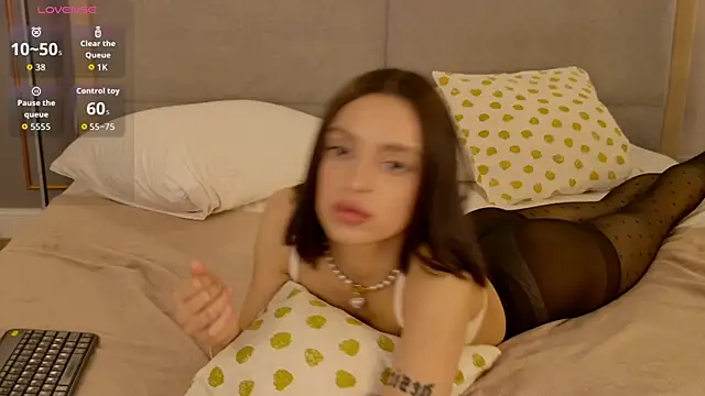 AdoraCortes' Live XXX Chat