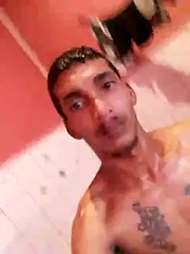 NaughtyGuy0071: διαδικτυακό σόου στην κάμερα