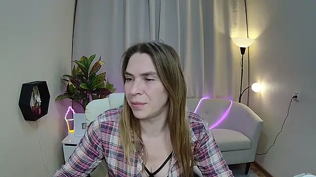 Chat +18 de TessaDaybreak ao vivo
