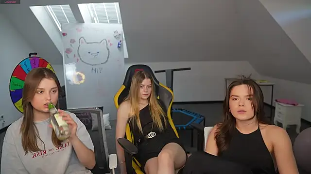 AriaAstra's Webcam Show