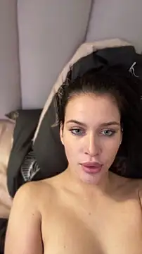 عرض كام KikiWatson