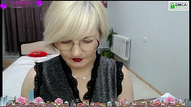 BlondeBrilliant7's Webcam Show