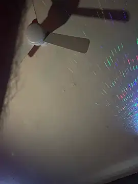 Pertunjukan Kamera Web TheoreticallyCrazy2