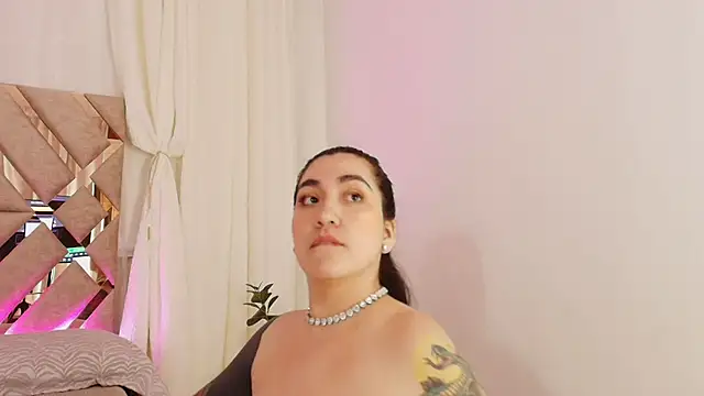 Chatroom XXX en direct de KathiaJenner