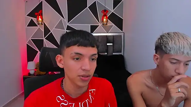 Juan_Nd_Steven Live XXX-Chat