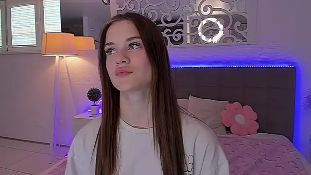 Онлайн чат XXX LuisaClover