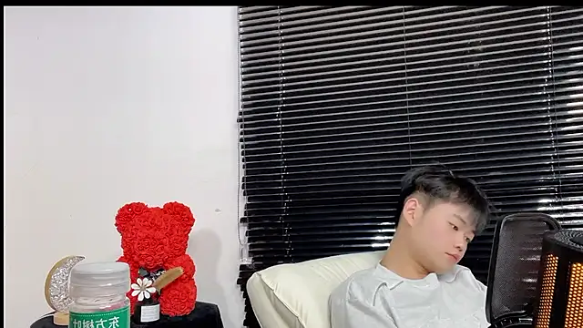 GUCCI-BOY1314 Show Webcam