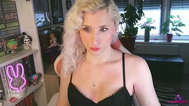 Madame_Blonde Webcam Show