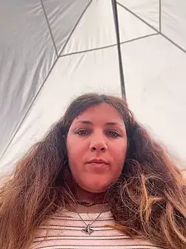 Chat XXX en directo de DaisyVibesss