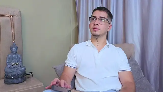 Tommas_Jhonson Pertunjukan Webcam