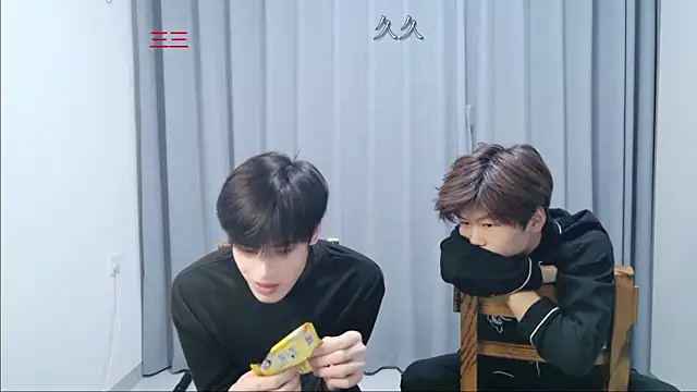 stripcha-798 在線直播表演