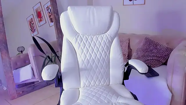 Emilly_Beaumont – Naživo XXX chat