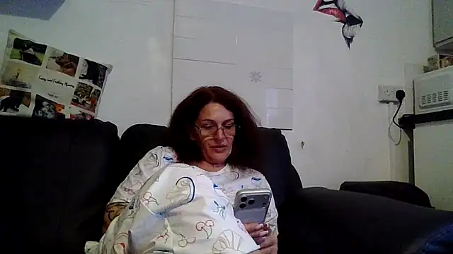 RubyyRosee élő XXX-chatje