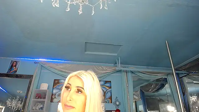 ADRIANNA_FOX Adlı Modelin Canlı XXX Sohbeti