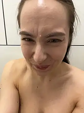 Holly_Playn Webbikameraesitys