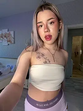 Show modela PurrAliceX na web-kameri