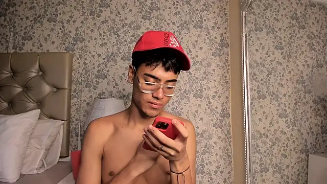 Онлайн чат XXX DannTaylor