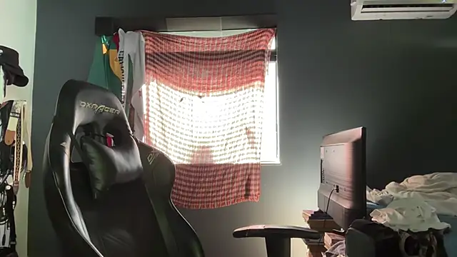 falacomigobbzin: διαδικτυακό σόου στην κάμερα
