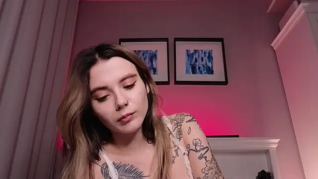 AliceTease live XXX chat