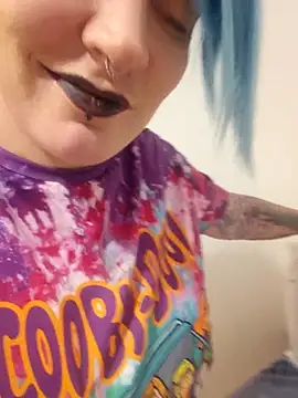 PinkTheHawk Show in webcam