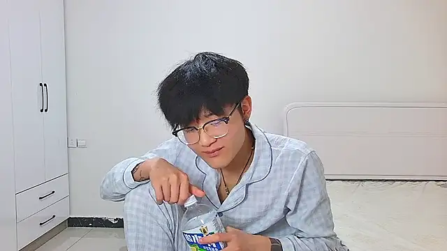 KK-cuteboy webkamerás műsora