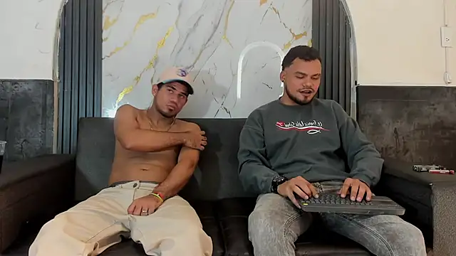 Latins_on_fire webcam show