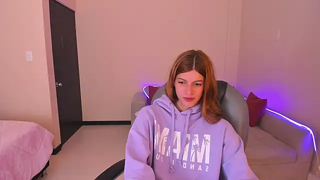 Nora_Vennucci Adlı Modelin Canlı XXX Sohbeti
