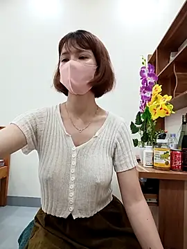 Emma_Linh Show in webcam