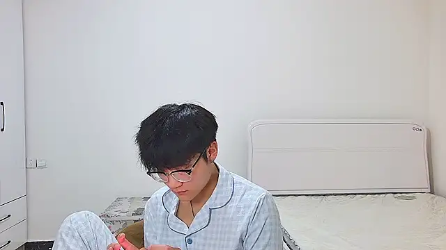 KK-cuteboy Show Webcam