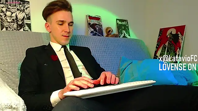 Midnighter_ Show Webcam