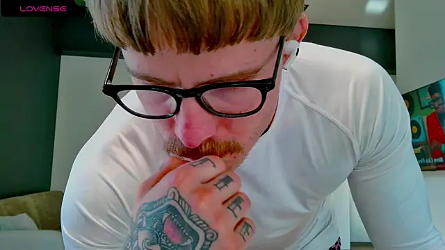 white_King9999's Webcam Show