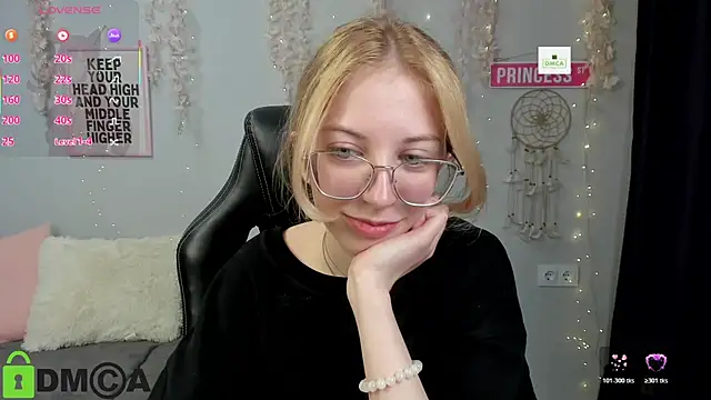 XXX chat uživo modela InfernoMia