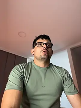 TroyeSavage – webcam-show