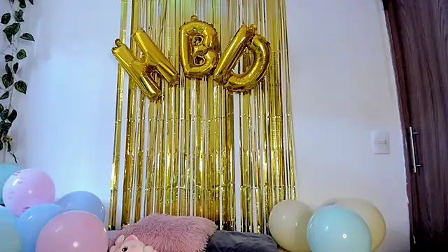 Zhayraxhimena's Live XXX Chat