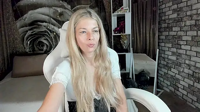 Eva_Melow Live XXX-chat
