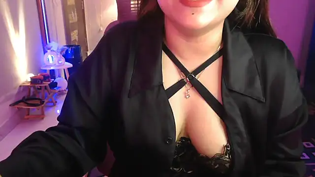 Mitikaa live XXX chat