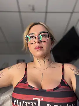 Chat +18 de CarolQueen1_ ao vivo