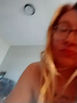 Chat +18 de xXxWhoreAbleX ao vivo