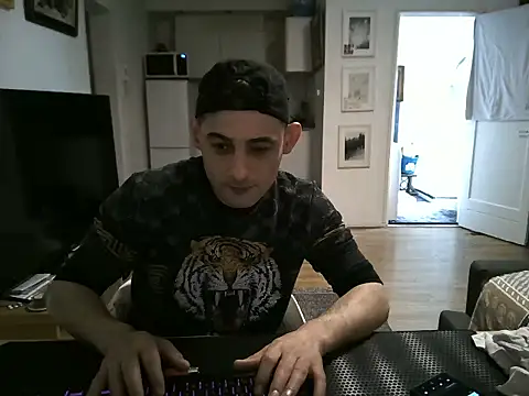 Онлайн чат XXX mihaimichael