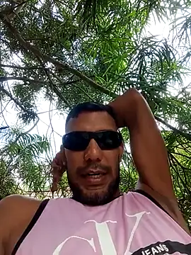 UnreadyChutzpa Show in webcam