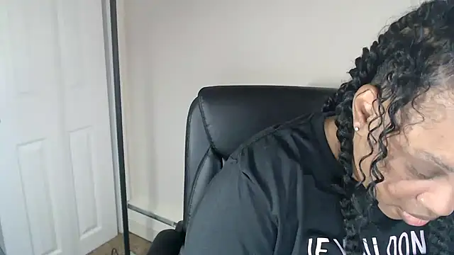 Sexymona1218 élő XXX-chatje