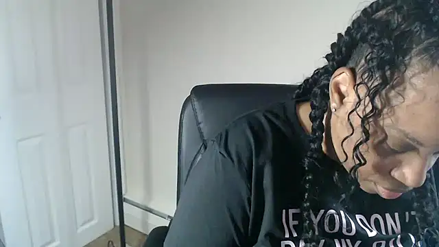 Chat +18 de Sexymona1218 ao vivo