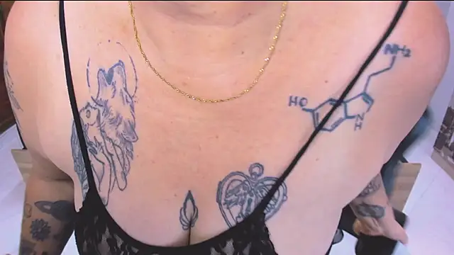 Chat +18 de laura_riley ao vivo