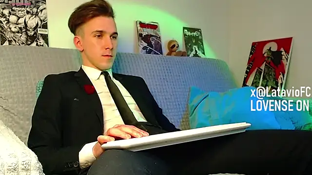 Midnighter_ Show Webcam
