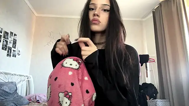 LouisePavlides Show in webcam