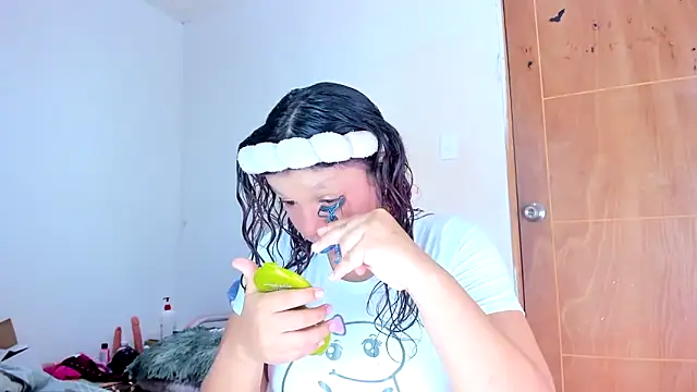 Онлайн чат XXX Emily_Coper18