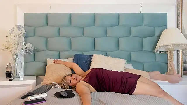 MiaMancini live XXX chat